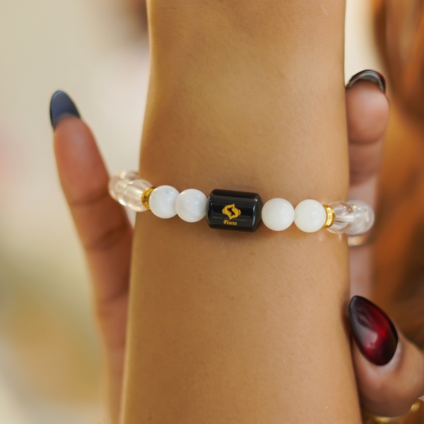 Pisces Zodiac Meen Rashi Bracelet with Clear Quartz & Moonstone
